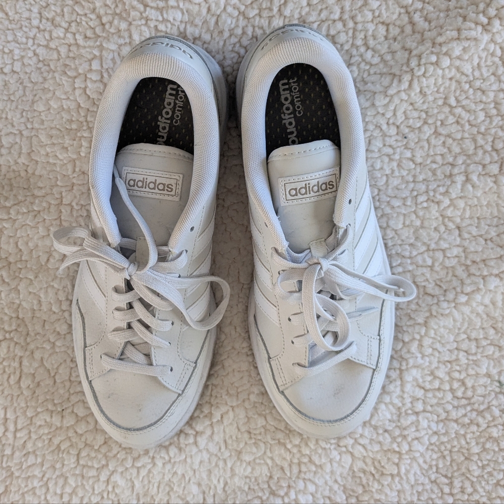 adidas Women's Grand Court SE Sneaker, Crystal White/White/Champagne Metallic